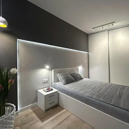 4uapart-apartment Platan Grey * سفينويتشي