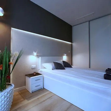 4uapart-apartment Platan Grey * 슈비노우이스쳬